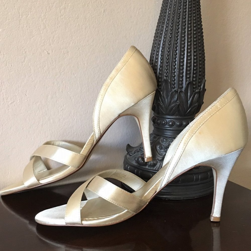Ann Marino Satin pumps